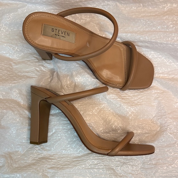 Steve Madden Nude Tan Strappy Block Heel Sandals - Picture 2 of 4